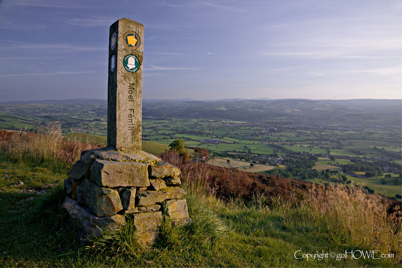 Signpost for Offa's Dyke, Foel Fenlli, North Wales