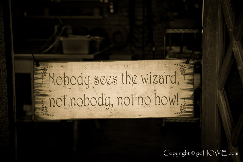 Sign quoting the Wizard of Oz outside Colorado Hats and Company shop in Estes Park, Colorado, U.S.A.