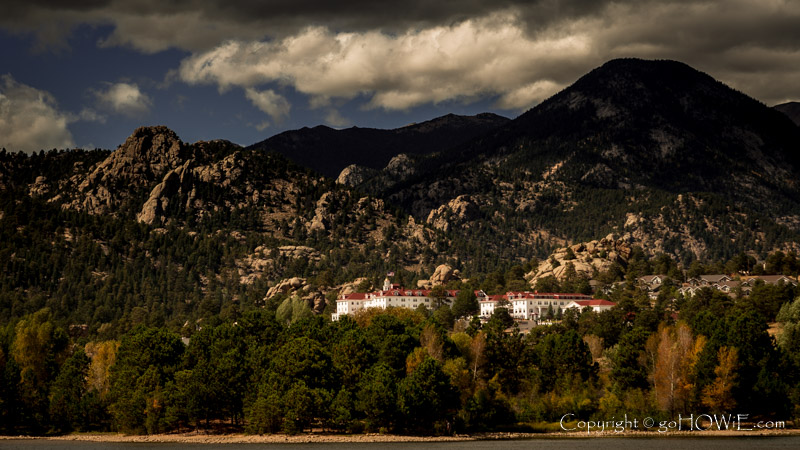 The historic Stanley Hotel, Estes Park, Colorado, with the Lumpy Ridge range of hills in the background.