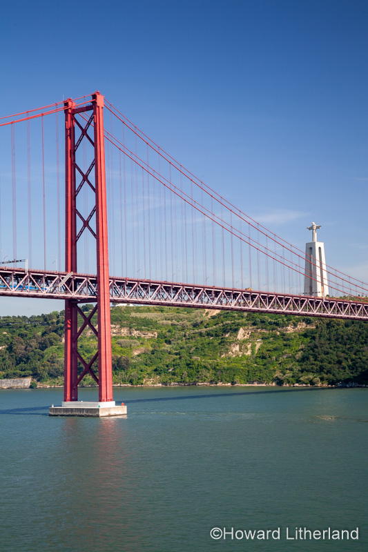 Ponte 25 de Abril bridge, Lisbon, Portugal